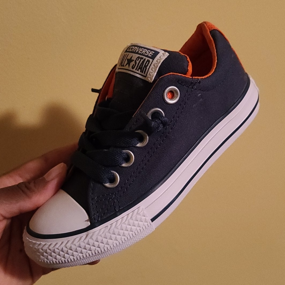 Navy blue Converse